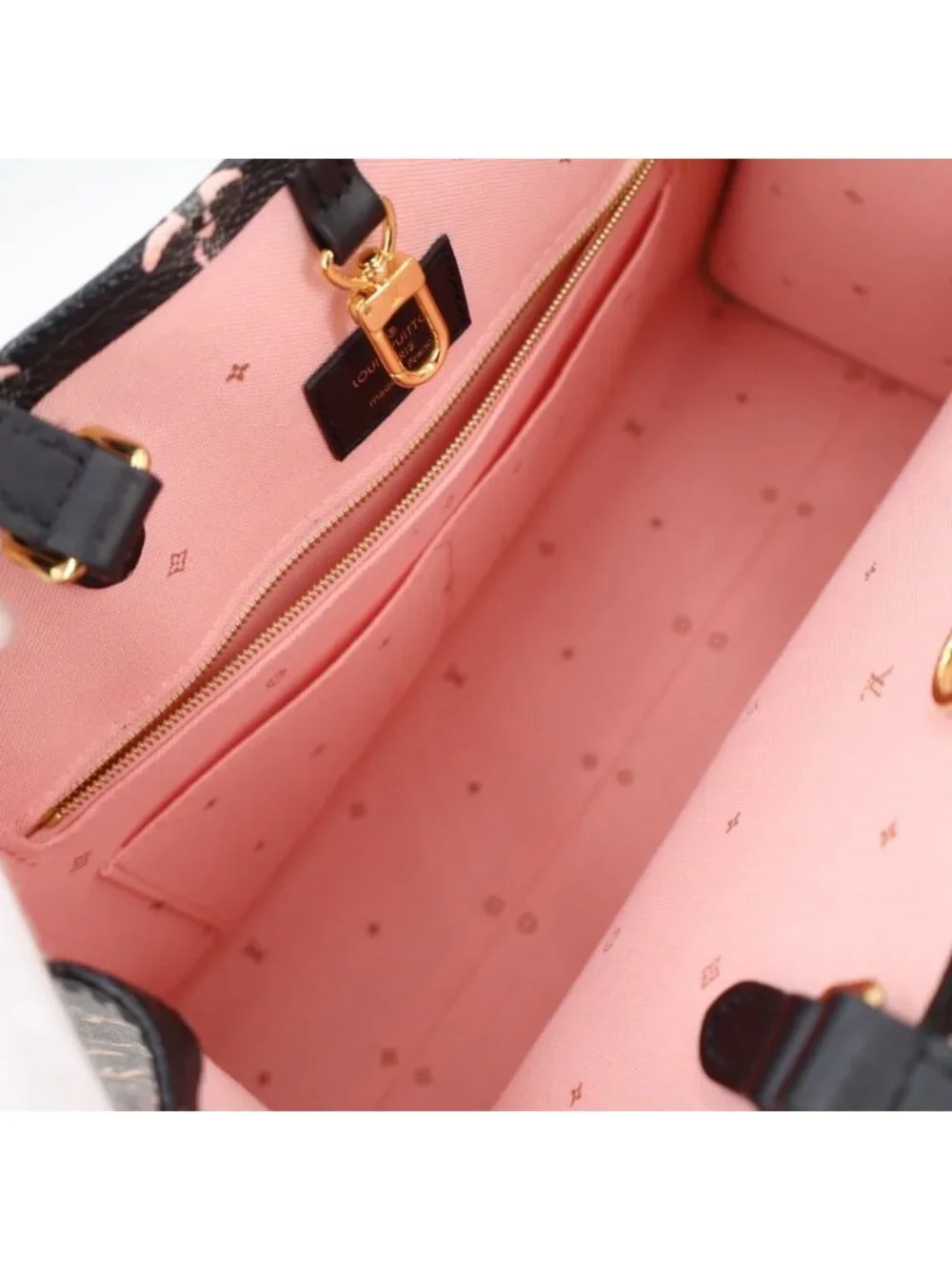 Louis Vuitton on the Go MM Fall for You Black Pink Tote Shoulder Bag